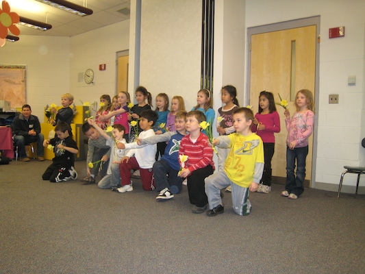 Tim and the rest of Mrs. nocera's class performing (03-26-2010 08:46)