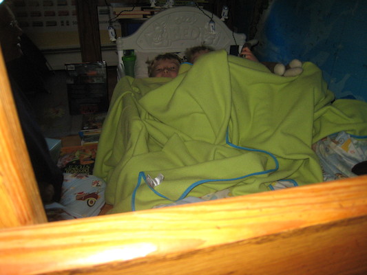 Two-headed cuddle monster (04-02-2010 06:33)