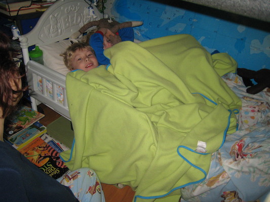 Two-headed cuddle monster (04-02-2010 06:33)