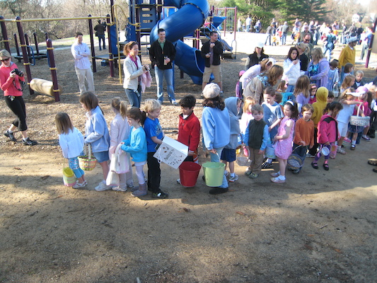 Easter egg hunt (04-03-2010 08:04)