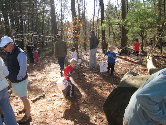 Easter egg hunt (04-03-2010 08:06)