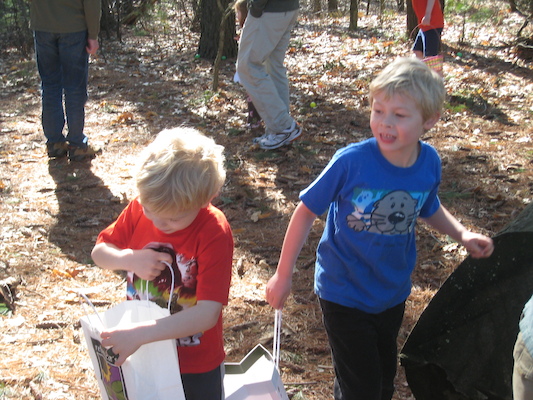 Easter egg hunt (04-03-2010 08:06)