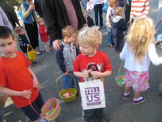 Easter egg hunt (04-03-2010 08:09)