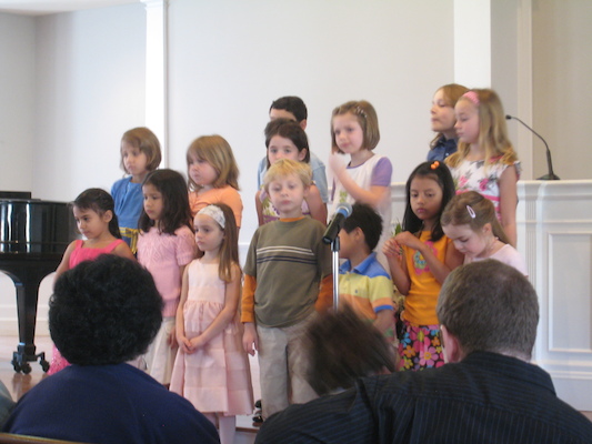 Tim at the Kidsing performance (04-04-2010 10:09)