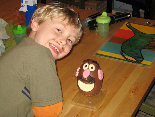 Tim and the Chocolate Mr. potato head (04-04-2010 18:46)
