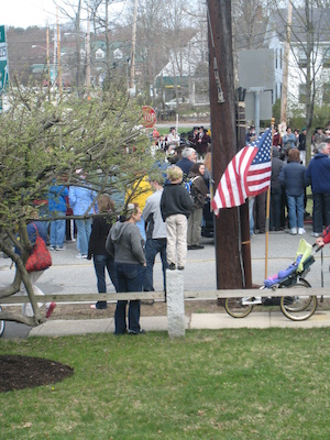 Xine and Tim watch the parade (04-10-2010 09:47)
