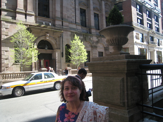 Xine outside the Athenaeum (04-14-2010 15:25)