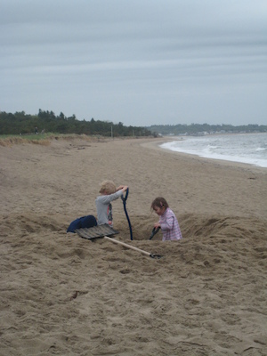 Tim, Cole and Abby digging at Ferry Beach (05-08-2010 09:24)