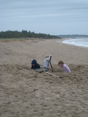 Tim, Cole and Abby digging at Ferry Beach (05-08-2010 09:24)