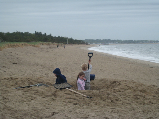 Tim, Cole and Abby digging at Ferry Beach (05-08-2010 09:24)