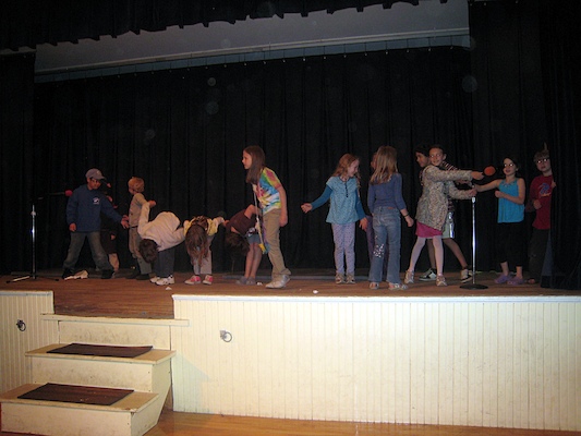 "Sarah and the Cornstalk" a play at Ferry Beach (05-08-2010 15:39)