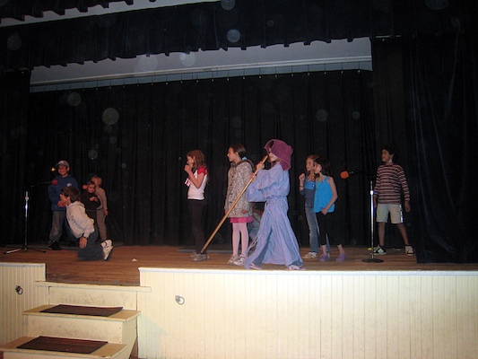 "Sarah and the Cornstalk" a play at Ferry Beach (05-08-2010 15:39)