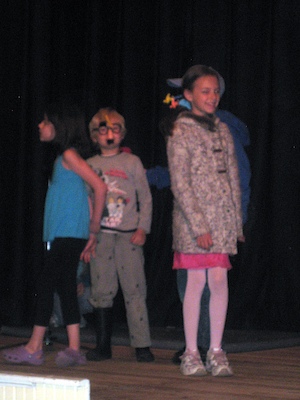 "Sarah and the Cornstalk" a play at Ferry Beach (05-08-2010 15:39)