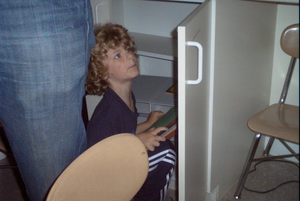 Anthony cleaning the class (05-30-2010 14:46)