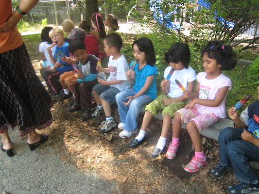 Cole's class eating popsicles (06-02-2010 13:14)