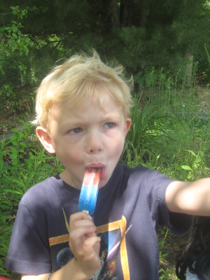 Cole eating a popsicle (06-02-2010 13:15)
