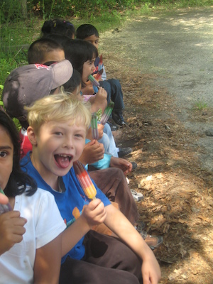 Tim eating a popsicle (06-02-2010 13:15)