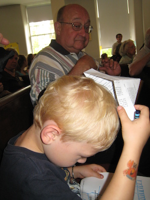 Cole and Poppy with a paper hat (06-06-2010 09:42)