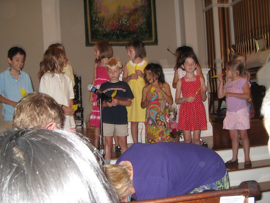 Tim performing with Kidsing (06-06-2010 10:07)