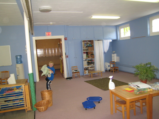 Cole at the Montessori school (06-09-2010 09:22)