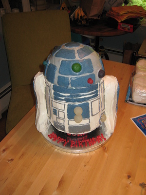 Cole's R2-D2 birthday cake (06-20-2010 15:11)
