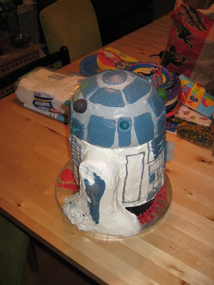 Cole's R2-D2 birthday cake (06-20-2010 15:12)