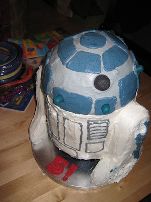 Cole's R2-D2 birthday cake (06-20-2010 15:12)