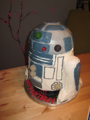 Cole's R2-D2 birthday cake (06-20-2010 15:12)