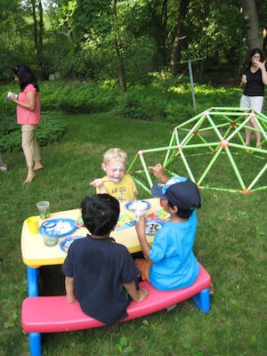 Cole and friends eating the cake (06-20-2010 16:49)