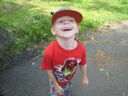 Cole with his Perry hat (06-22-2010 15:10)