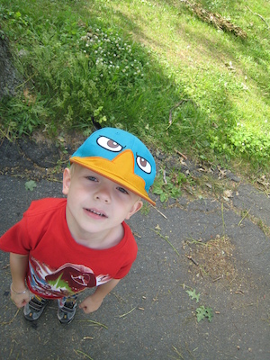 Cole with his Perry hat (06-22-2010 15:10)