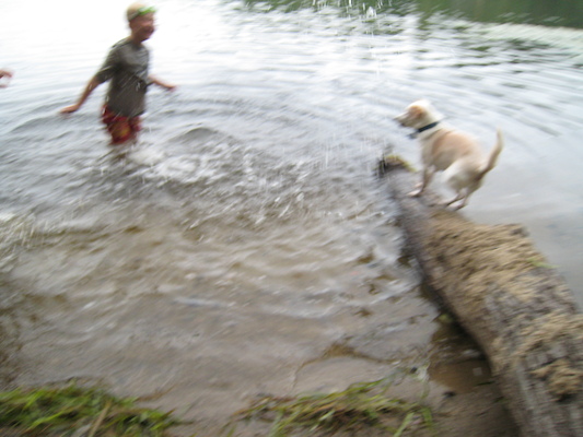 Tim and Emily at the lake (07-14-2010 18:04)