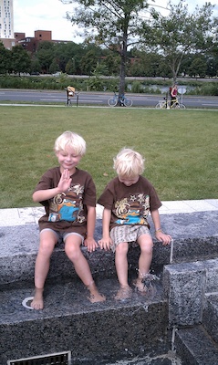 Tim and Cole playing in the fountain (08-08-2010 11:21)