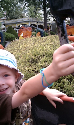 Cole in a rooster (08-15-2010 10:53)