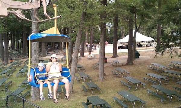 Tim and Xine on a ski-lift (08-15-2010 12:26)