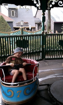 Cole riding flower power (08-15-2010 14:02)