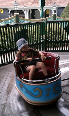 Cole riding flower power (08-15-2010 14:02)