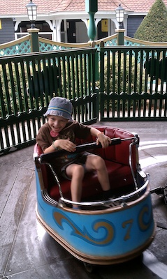 Cole riding flower power (08-15-2010 14:02)