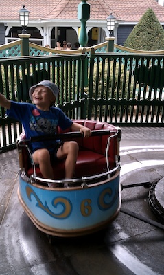 Cole riding flower power (08-15-2010 14:03)