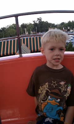 Cole on the ferris wheel (08-15-2010 18:14)