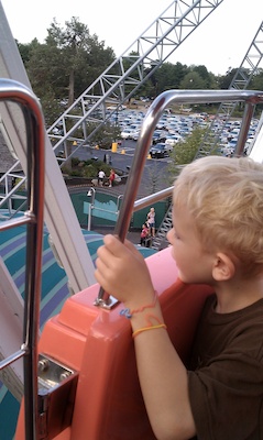 Cole on the ferris wheel (08-15-2010 18:14)