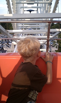 Cole on the ferris wheel (08-15-2010 18:15)