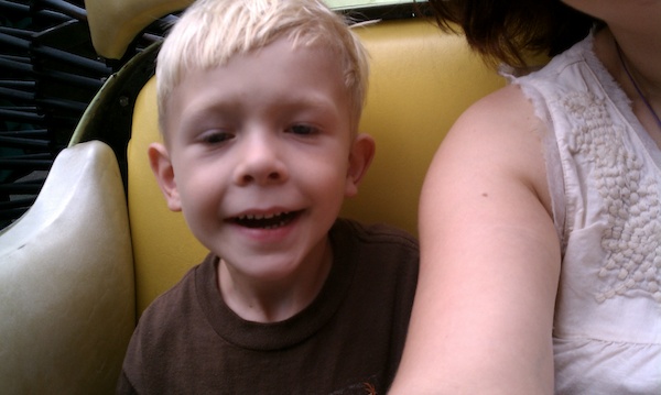 Cole and Xine on the centipede (08-15-2010 12:40)