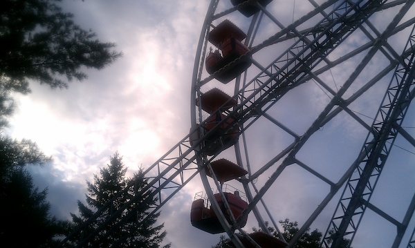 Cole and Ben on the ferris wheel (08-15-2010 18:19)