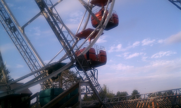Cole and Ben on the ferris wheel (08-15-2010 18:23)