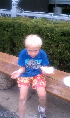 Tim eating fried dough (08-15-2010 18:26)