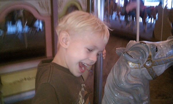 Cole on the merry-go-round (08-15-2010 18:55)