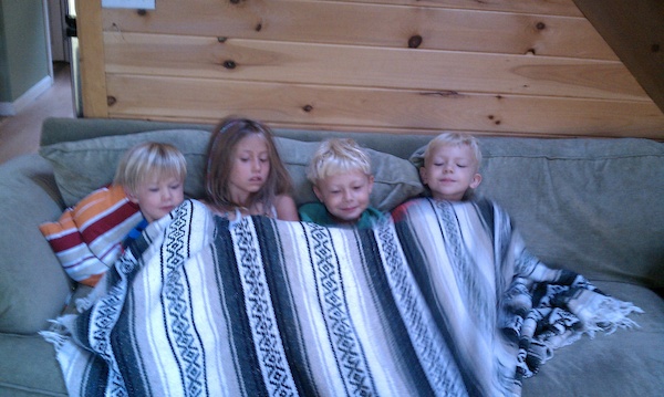 Solomon, Linnea, Tim and Cole on the couch (08-21-2010 07:24)