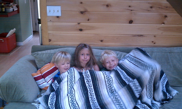 Solomon, Linnea, Tim and Cole on the couch (08-21-2010 07:24)