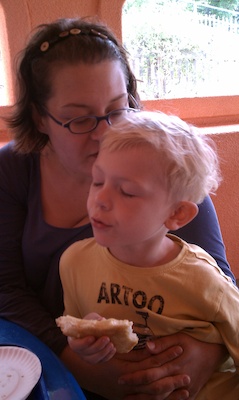 Xine and Cole (08-21-2010 12:38)